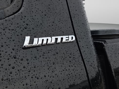 Used 2016 Toyota Tacoma Limited image 30