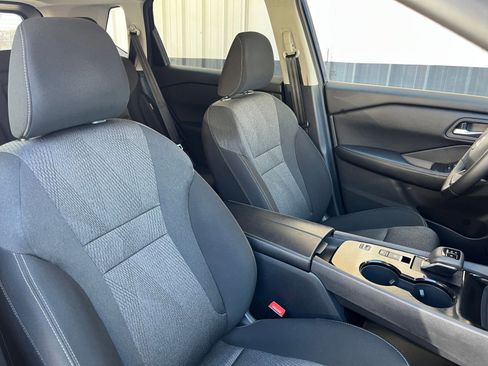 Used 2025 Nissan Rogue SV image 38