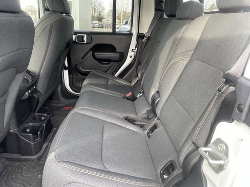 Used 2025 Jeep Gladiator Sport image 12