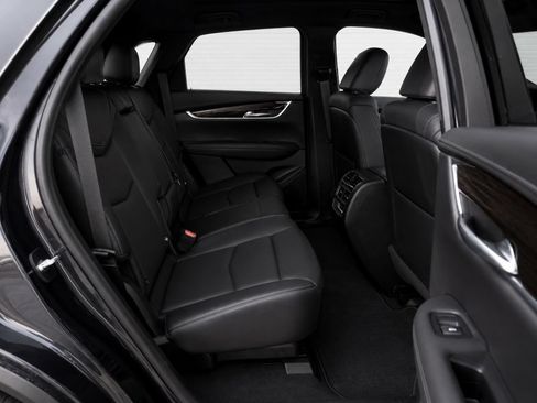 Used 2022 Cadillac XT5 Premium Luxury w/ Technology Package FWD image 10