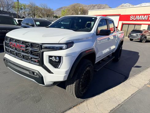 Used 2025 GMC Canyon AT4 image 9