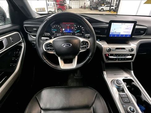 Used 2021 Ford Explorer XLT w/ Equipment Group 202A image 18