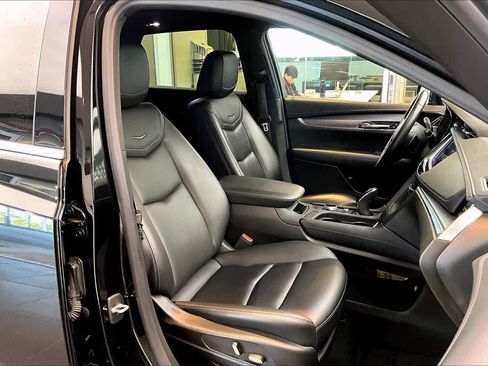 Used 2022 Cadillac XT5 Luxury image 16
