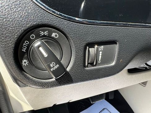 Used 2018 Dodge Grand Caravan SXT FWD image 29
