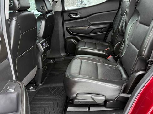 Used 2020 GMC Acadia SLT w/ Driver Alert Package II image 8