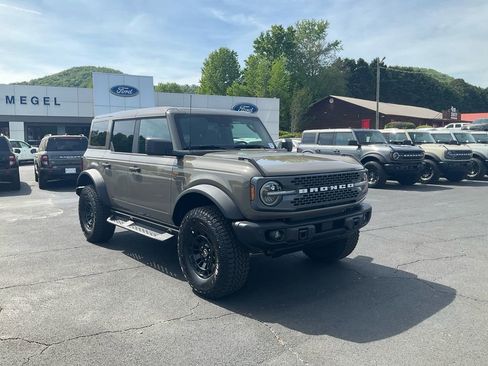 New 2026 Ford Bronco Badlands AWD/4WD image 3