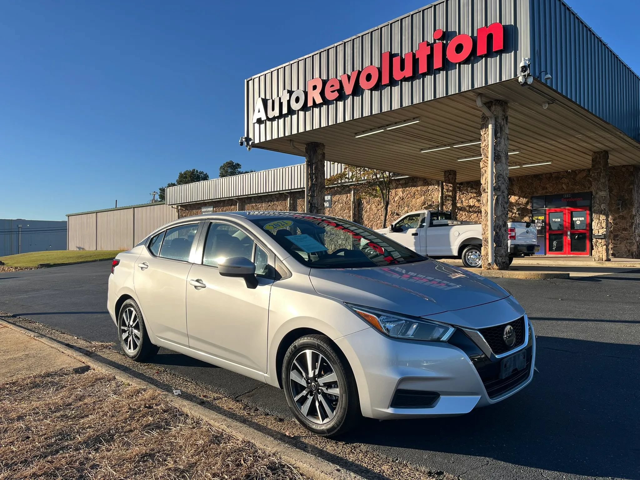 Used 2021 Nissan Versa SV FWD image 1
