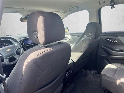 Used 2021 Chevrolet Traverse LT image 17