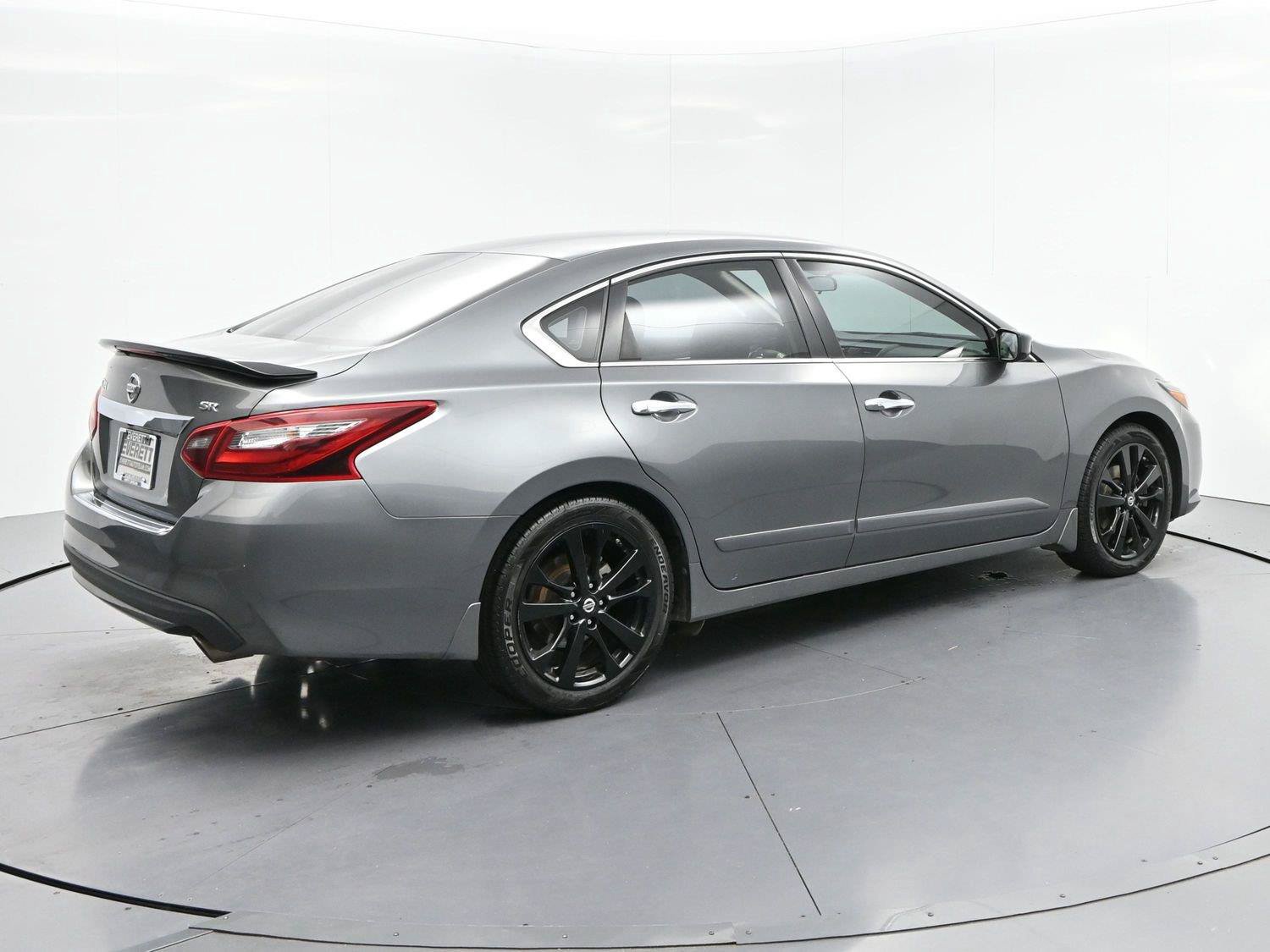 Used 2017 Nissan Altima 2.5 SR w/ Midnight Edition Package FWD image 7