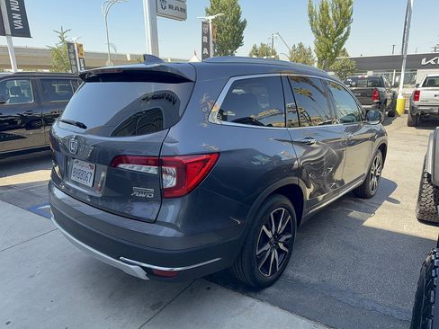 Used 2019 Honda Pilot Touring image 3