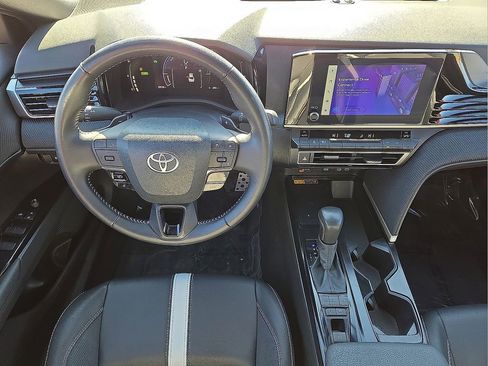 Used 2025 Toyota Camry SE image 19