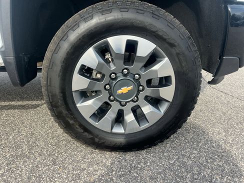 Used 2024 Chevrolet Silverado 2500 Custom image 36