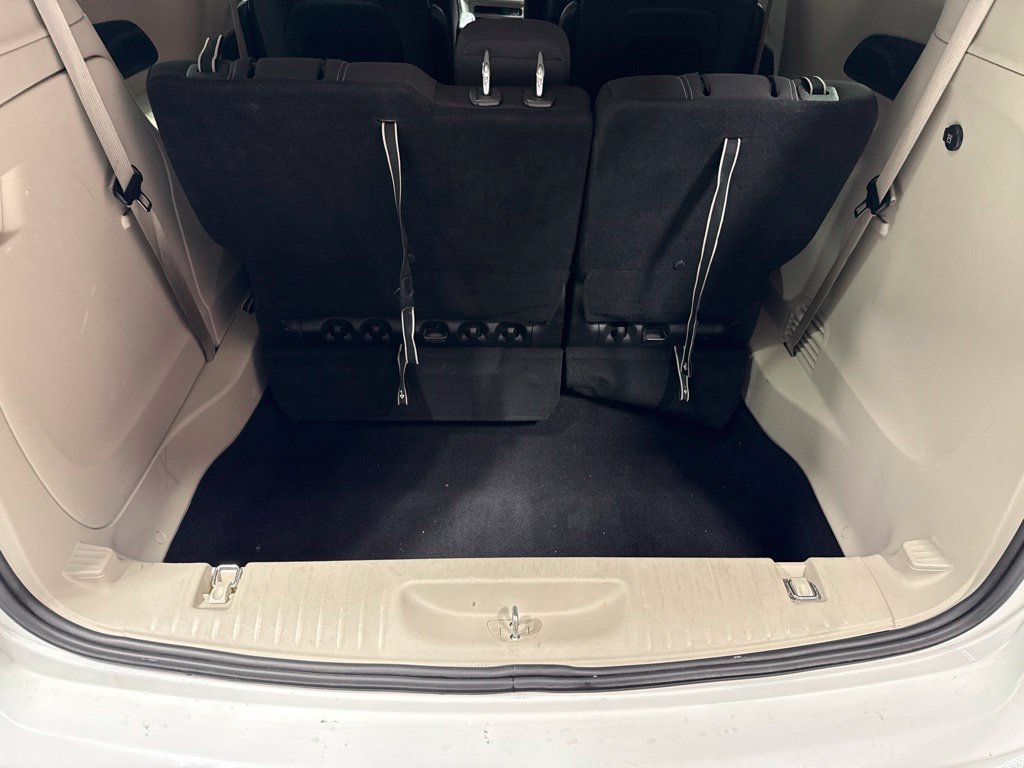 Used 2022 Chrysler Voyager LX FWD image 13