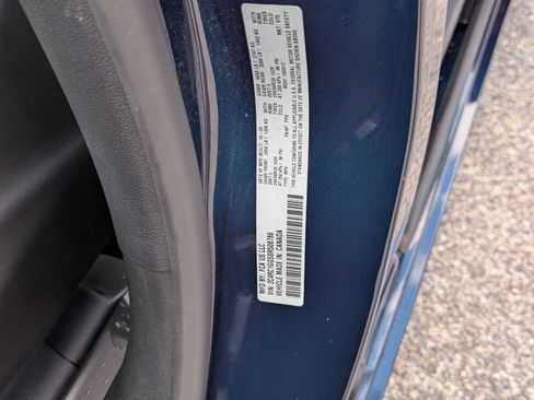 Used 2025 Chrysler Pacifica Limited FWD image 18
