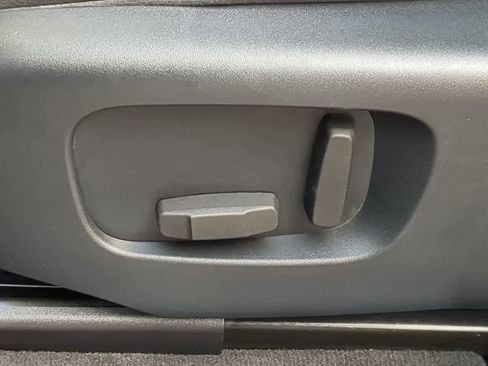 Used 2019 Land Rover Range Rover Velar S image 17