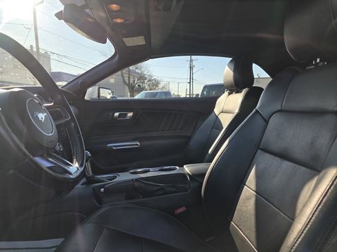 Used 2018 Ford Mustang Premium image 4