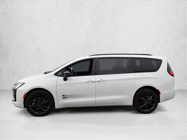 New 2027 Chrysler Pacifica Select AWD/4WD image 2
