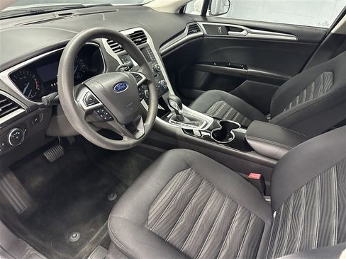 Used 2016 Ford Fusion SE FWD image 2