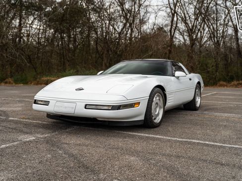 Used 1991 Chevrolet Corvette Coupe image 19