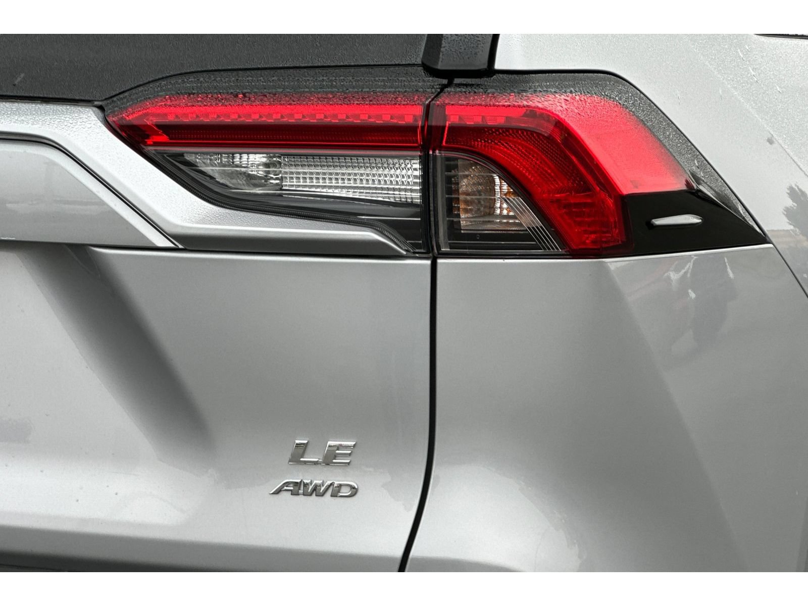 Used 2025 Toyota RAV4 LE AWD/4WD image 31