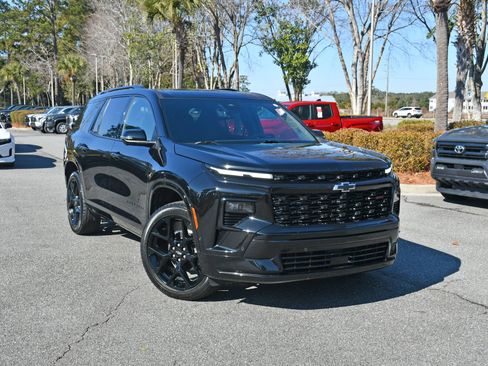 Used 2025 Chevrolet Traverse RS w/ LPO, Floor Liner Package image 6