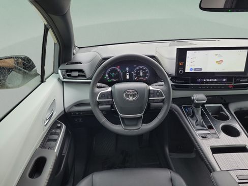 Used 2026 Toyota Sienna XSE AWD/4WD image 23