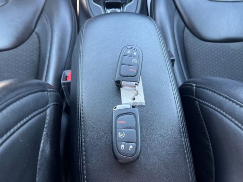 Used 2021 Jeep Cherokee Latitude Plus image 19