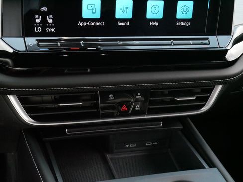 Certified 2024 Volkswagen Atlas Cross Sport SE AWD/4WD image 23