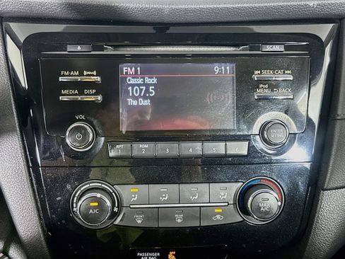 Used 2017 Nissan Rogue S FWD image 16