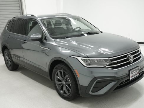 Used 2022 Volkswagen Tiguan SE AWD/4WD image 3