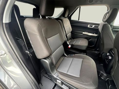 Used 2022 Ford Explorer XLT image 26