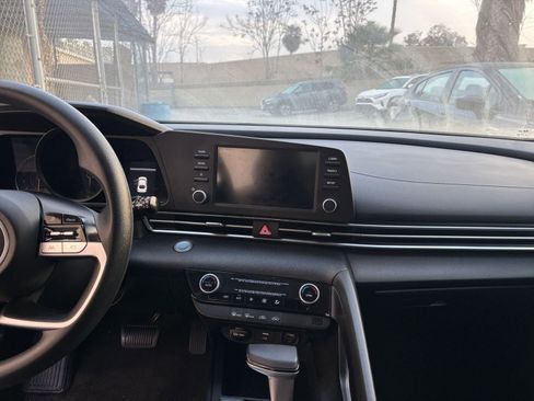Used 2021 Hyundai Elantra SEL image 17