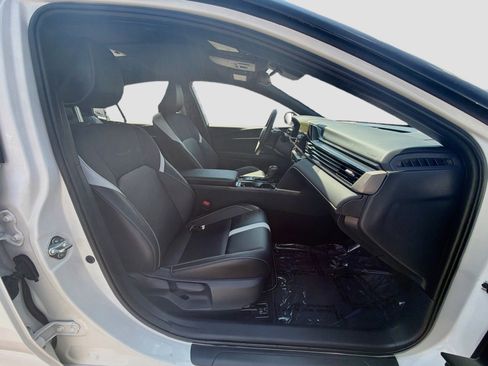 Used 2025 Toyota Camry SE FWD image 32