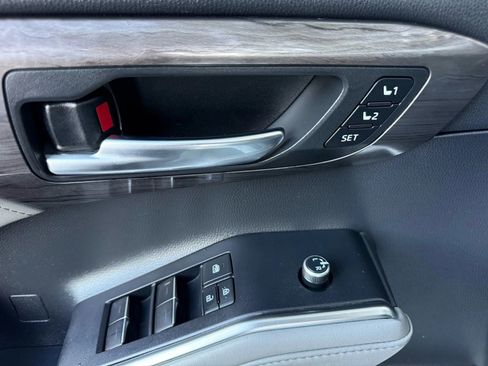 Used 2020 Toyota Highlander Platinum image 14