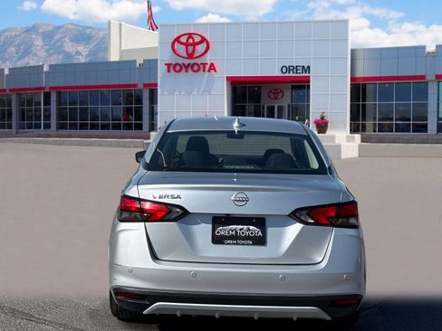 Used 2025 Nissan Versa SV FWD image 4
