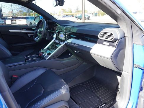 Used 2022 Lamborghini Urus image 33