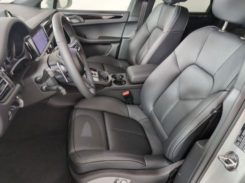 Used 2025 Porsche Macan image 5