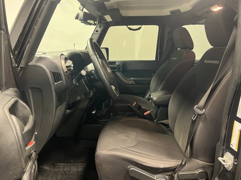 Used 2018 Jeep Wrangler Unlimited Sport image 14