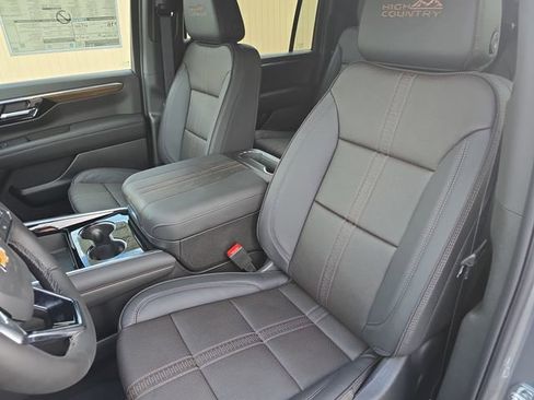 New 2026 Chevrolet Suburban High Country w/ LPO, Illumination Package AWD/4WD image 16