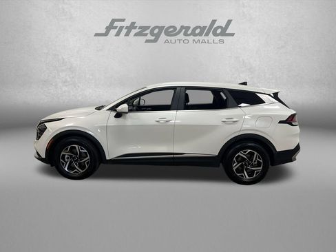 Used 2024 Kia Sportage LX FWD image 2
