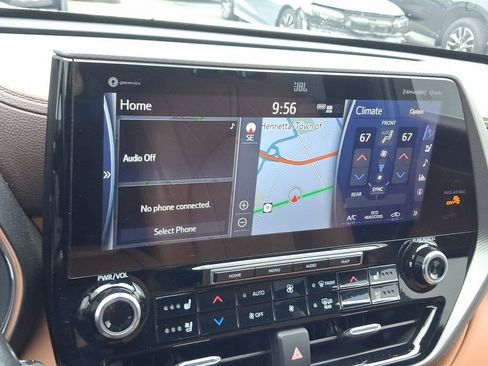 Used 2021 Toyota Highlander Platinum image 16