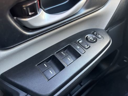 Used 2018 Honda CR-V LX image 29