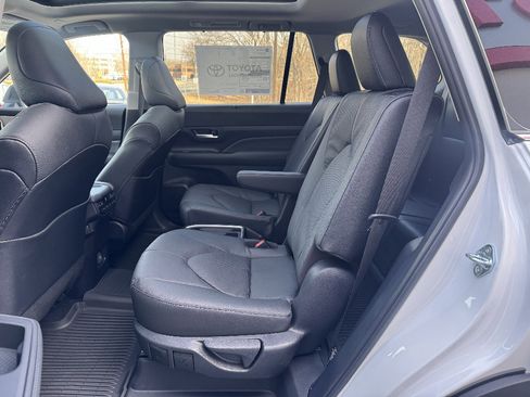 New 2026 Toyota Grand Highlander Platinum image 9