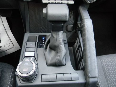 Used 2025 Toyota 4Runner SR5 AWD/4WD image 16