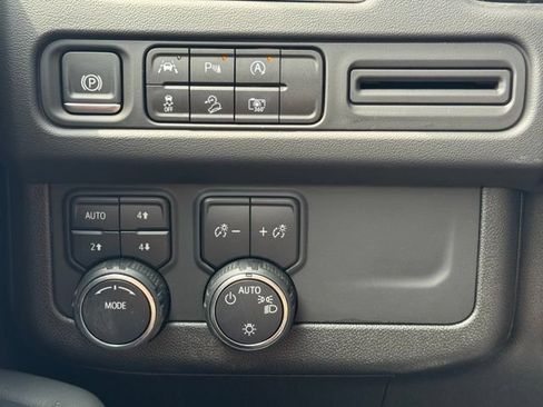 Certified 2024 Chevrolet Suburban Z71 w/ Luxury Package AWD/4WD image 35