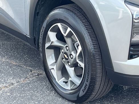 Used 2025 Chevrolet Trax LT w/ LT Convenience Package image 31