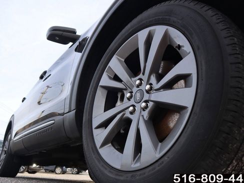 Used 2022 Ford Explorer XLT w/ Equipment Group 202A image 10