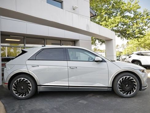 Used 2023 Hyundai Ioniq 5 Limited AWD/4WD image 4