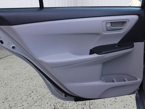 Used 2017 Toyota Camry LE FWD image 37