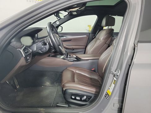 Used 2022 BMW M550i xDrive w/ Dynamic Handling Package image 5